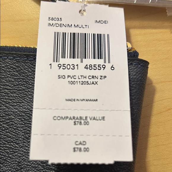 Coach NWT Navy and White 3/4 zip Wristlet with Cream Leather Center $78 Retail - Picture 8 of 9